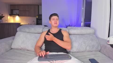 Snapshot of tiago_goez chatting on 01-17-26, 12:15 santiago online show from 01-17-26, 12:15