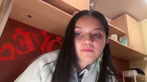Snapshot of tianale chatting on 05-17-26, 08:05 Tiana Le online show from 05-17-26, 08:05
