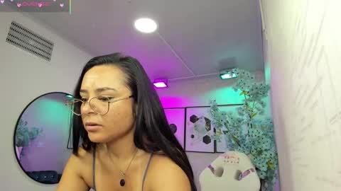 Tiara  online show from 03-22-26, 03:32