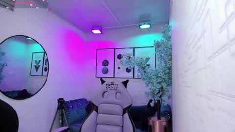 Tiara  online show from 04-14-26, 03:34