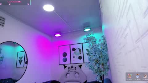 Tiara  online show from 04-18-26, 03:43