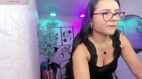 Snapshot of tiara_r chatting on 04-22-26, 03:09 Tiara online show from 04-22-26, 03:09
