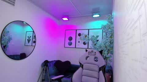 Snapshot of tiara_r chatting on 04-26-26, 03:04 Tiara online show from 04-26-26, 03:04