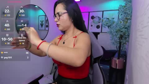 Snapshot of tiara_r chatting on 05-07-26, 10:48 Tiara online show from 05-07-26, 10:48