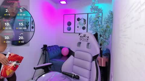 Snapshot of tiara_r chatting on 05-16-26, 08:11 Tiara online show from 05-16-26, 08:11