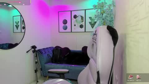 Snapshot of tiara_r chatting on 05-31-26, 03:26 Tiara online show from 05-31-26, 03:26