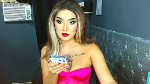 tiarrafoxs online show from 03-05-25, 12:11