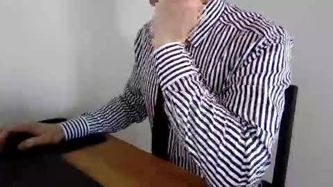 Snapshot of tieboy1991 chatting on 01-06-26, 09:35 tieboy1991 online show from 01-06-26, 09:35