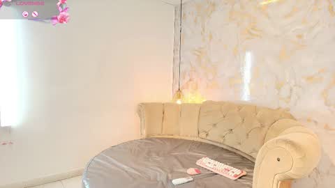 Snapshot of tifanibrown chatting on 02-06-26, 12:19 Tifani brown online show from 02-06-26, 12:19