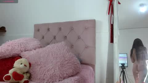 Snapshot of tifanny_squirt chatting on 02-11-25, 05:18 Tifanny online show from 02-11-25, 05:18