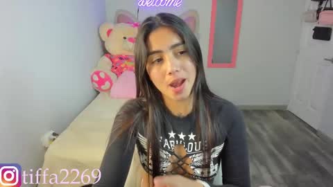 Snapshot of tifany_tay2 chatting on 12-19-24, 06:23 hey am julietha online show from 12-19-24, 06:23