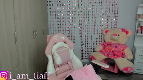 Snapshot of tifany_tay2 chatting on 06-22-26, 11:13 hey am julietha online show from 06-22-26, 11:13