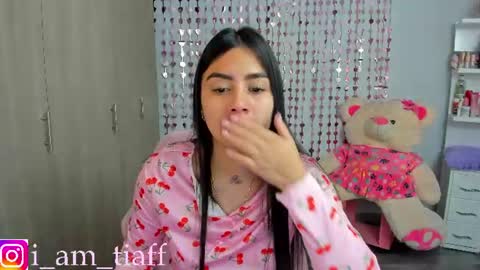 Snapshot of tifany_tay2 chatting on 06-28-26, 06:03 hey am julietha online show from 06-28-26, 06:03