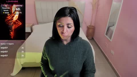 Snapshot of tiffani__love chatting on 01-07-25, 06:35 Tiffany online show from 01-07-25, 06:35