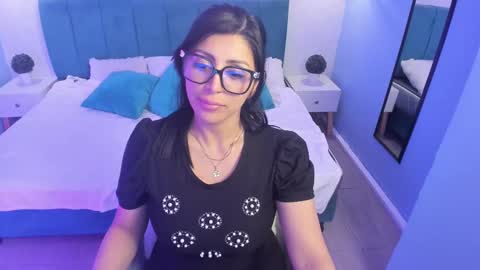 Snapshot of tiffani__love chatting on 02-13-25, 06:05 Tiffany online show from 02-13-25, 06:05