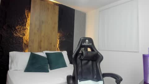 T I F F A N N Y online show from 04-11-26, 12:31