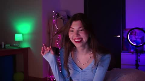 Im here on Fridays Saturdays Sundays  online show from 12-19-25, 01:56