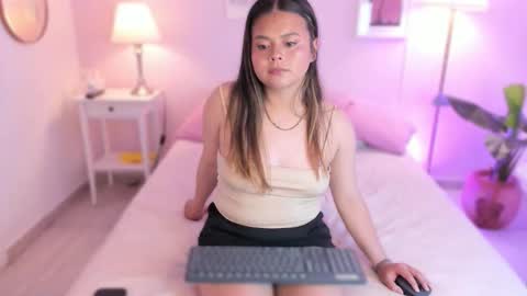 Snapshot of tiffany_fournier chatting on 11-19-25, 04:12 Tiffany online show from 11-19-25, 04:12