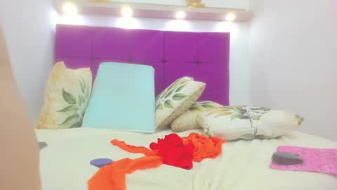 Snapshot of tiffany_hot19_ chatting on 12-18-24, 02:32 tiffany  online show from 12-18-24, 02:32