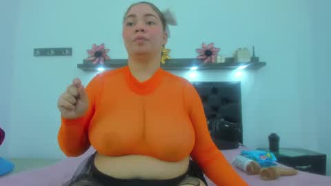 Snapshot of tiffany_hot19_ chatting on 01-10-25, 12:26 tiffany  online show from 01-10-25, 12:26