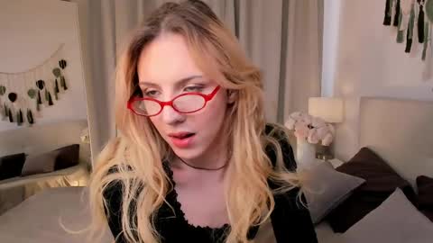 Snapshot of tiffany_king chatting on 05-10-26, 05:45 Tiffany online show from 05-10-26, 05:45