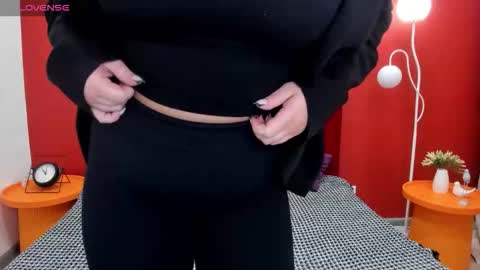 Snapshot of tiffanydoyle chatting on 11-09-25, 01:37 Tiffany 3 online show from 11-09-25, 01:37