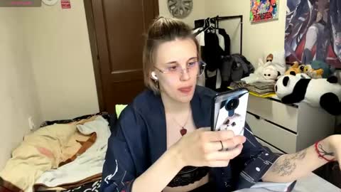 Snapshot of tiffanydziewanowski chatting on 04-24-26, 11:12 Tiffany online show from 04-24-26, 11:12