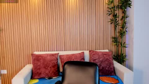 Snapshot of tiffanyhoustton chatting on 02-18-26, 11:50 tiffanyhoustton online show from 02-18-26, 11:50