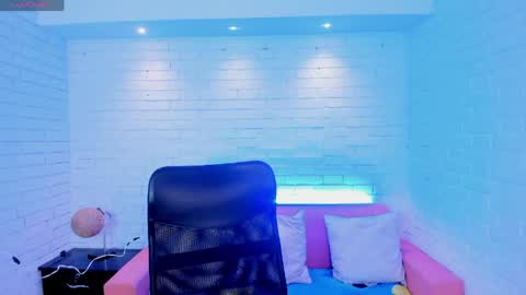 Snapshot of tiffanyhoustton chatting on 03-18-26, 12:30 tiffanyhoustton online show from 03-18-26, 12:30