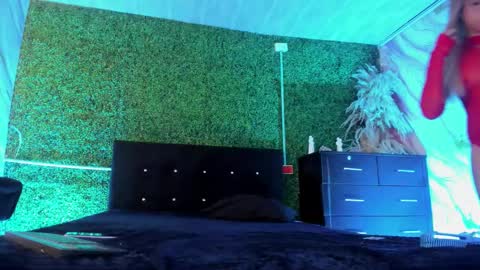 Snapshot of tiffanyy_deluxe chatting on 02-23-26, 02:25 tiffanyy_deluxe online show from 02-23-26, 02:25