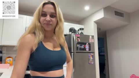 Tiffstreatsxoxo online show from 01-09-26, 09:27