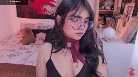 Snapshot of tigerlily__1 chatting on 06-04-26, 01:28 Lilith online show from 06-04-26, 01:28