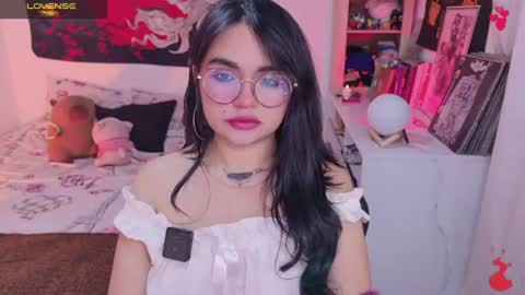 Snapshot of tigerlily__1 chatting on 06-19-26, 04:39 Lilith online show from 06-19-26, 04:39