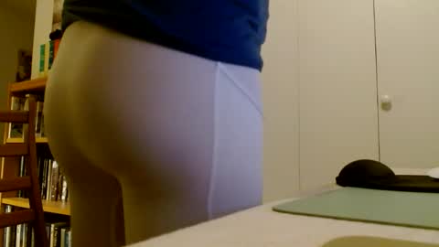 Snapshot of tightshortsspank chatting on 02-14-25, 02:39 Tightshortsspank online show from 02-14-25, 02:39