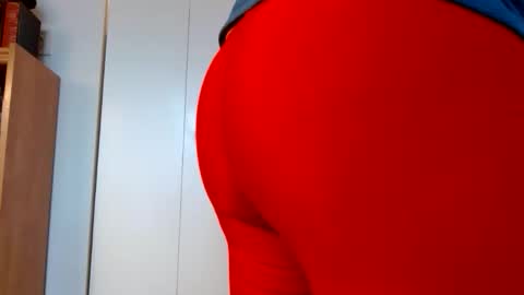 Snapshot of tightshortsspank chatting on 11-27-25, 08:44 Tightshortsspank online show from 11-27-25, 08:44