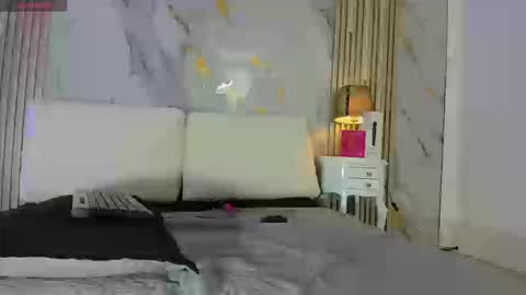 T I F F A N Y online show from 03-12-26, 08:04