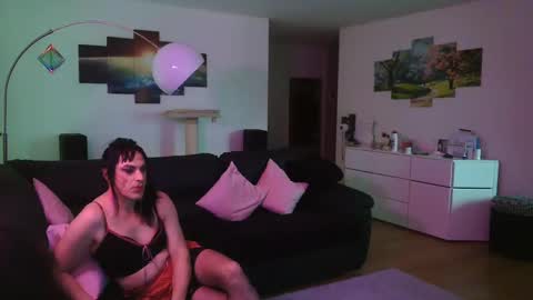 Tifanystitar online show from 03-10-25, 08:04