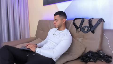 Snapshot of tiler_price chatting on 02-21-25, 07:21 Tyler online show from 02-21-25, 07:21