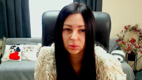 Luisa online show from 04-13-26, 07:47