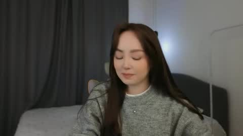 Mia online show from 04-19-26, 01:43