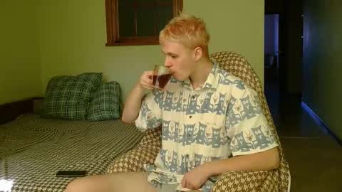 Snapshot of timkinky chatting on 11-25-25, 10:26 Tim WhiteS online show from 11-25-25, 10:26