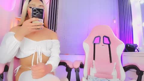 Hallie And Annie online show from 04-19-26, 04:56