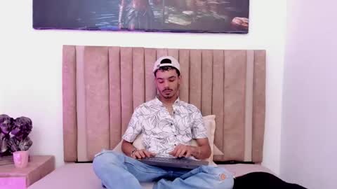 Snapshot of timothe_evans chatting on 12-19-25, 04:08 Evans online show from 12-19-25, 04:08
