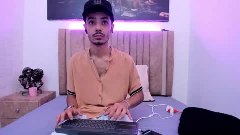 Snapshot of timothe_evans chatting on 01-10-26, 04:25 Evans online show from 01-10-26, 04:25