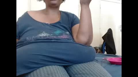 Snapshot of tinagiant chatting on 01-28-25, 02:42 tinagiant online show from 01-28-25, 02:42