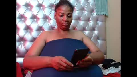 Snapshot of tinagiant chatting on 09-11-25, 10:26 tinagiant online show from 09-11-25, 10:26