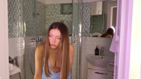 Snapshot of tinapie chatting on 06-06-26, 01:38 Tina online show from 06-06-26, 01:38