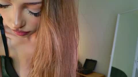 Snapshot of tinapie chatting on 06-26-26, 01:37 Tina online show from 06-26-26, 01:37