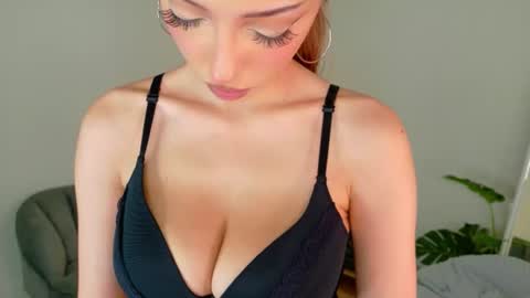 Snapshot of tinapie chatting on 07-28-26, 02:13 Tina online show from 07-28-26, 02:13
