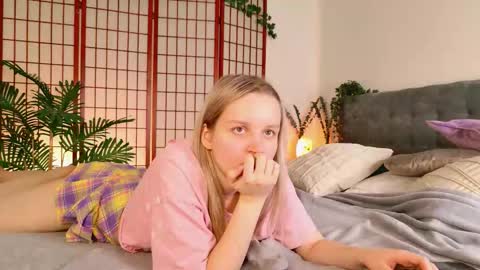 tinasiner online show from 11-23-25, 02:06